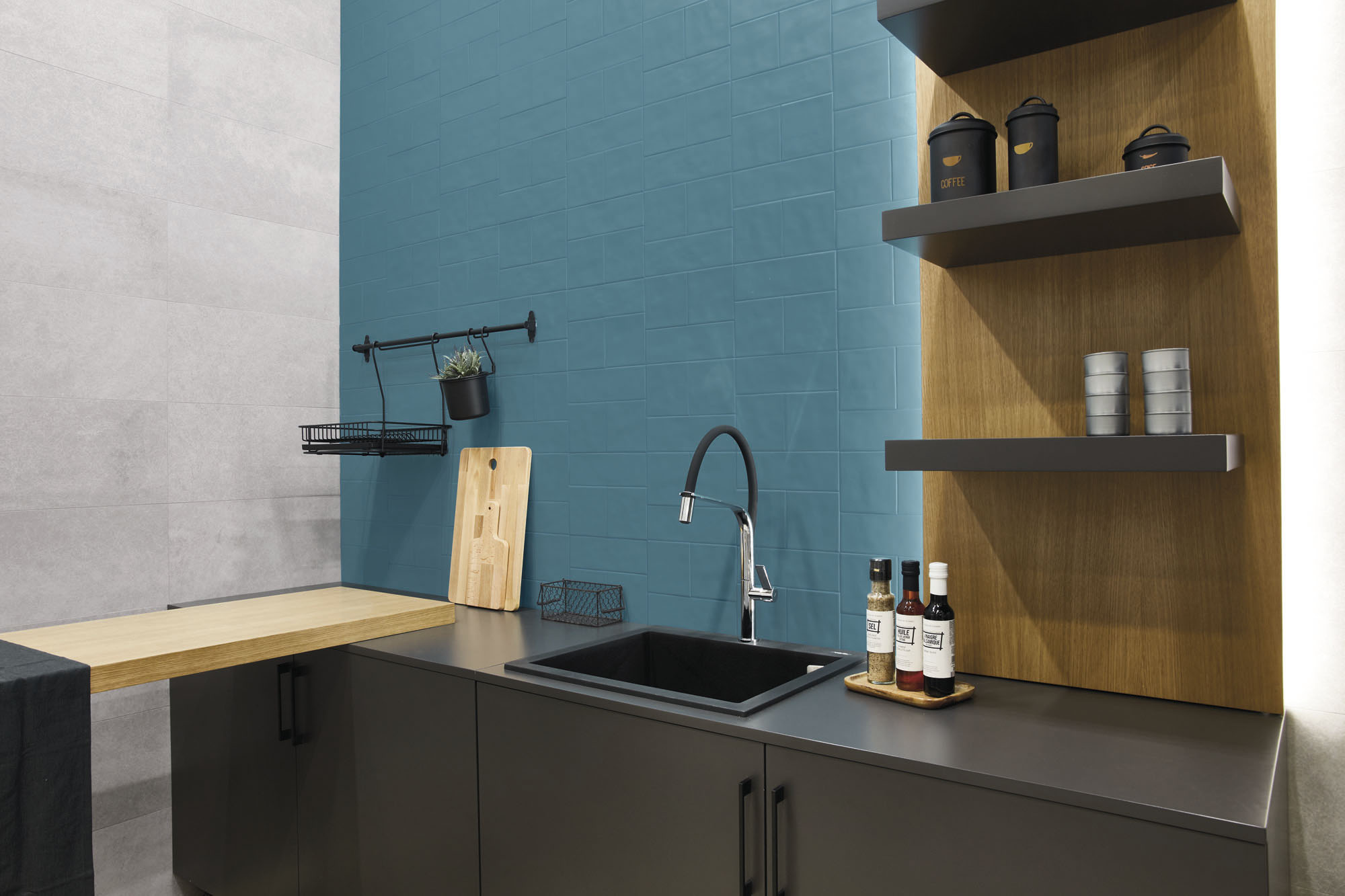 Cersaie 2021 - Chroma Misty Blue + Backstage Grey - Cozinha amb