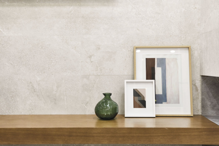 Cersaie 2021 - Stone Age White + Grey - Sala porm01