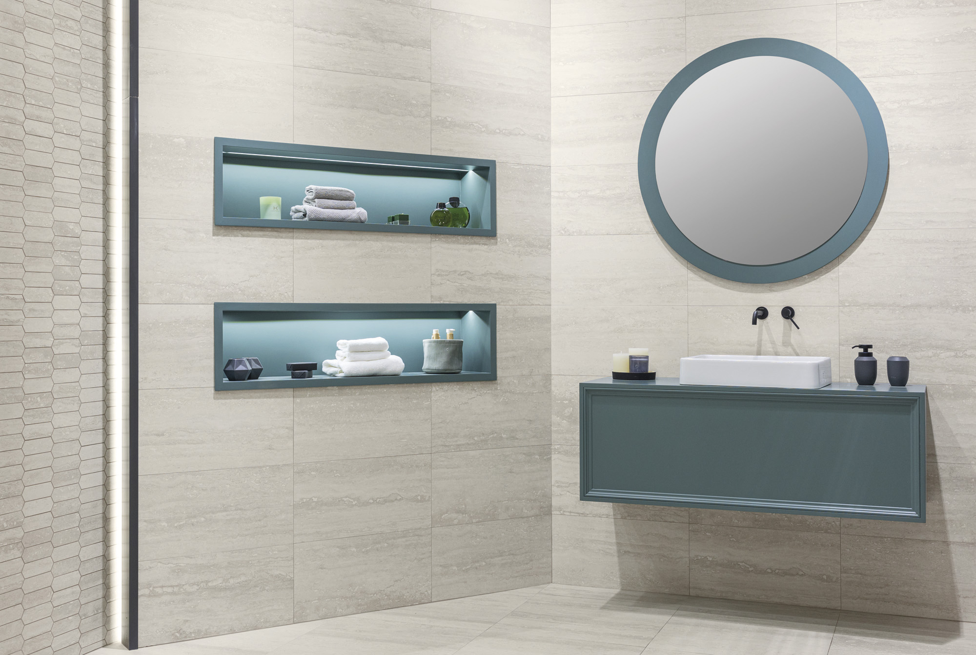 Cersaie22-Pure-Travertine-Grey-WC-amb