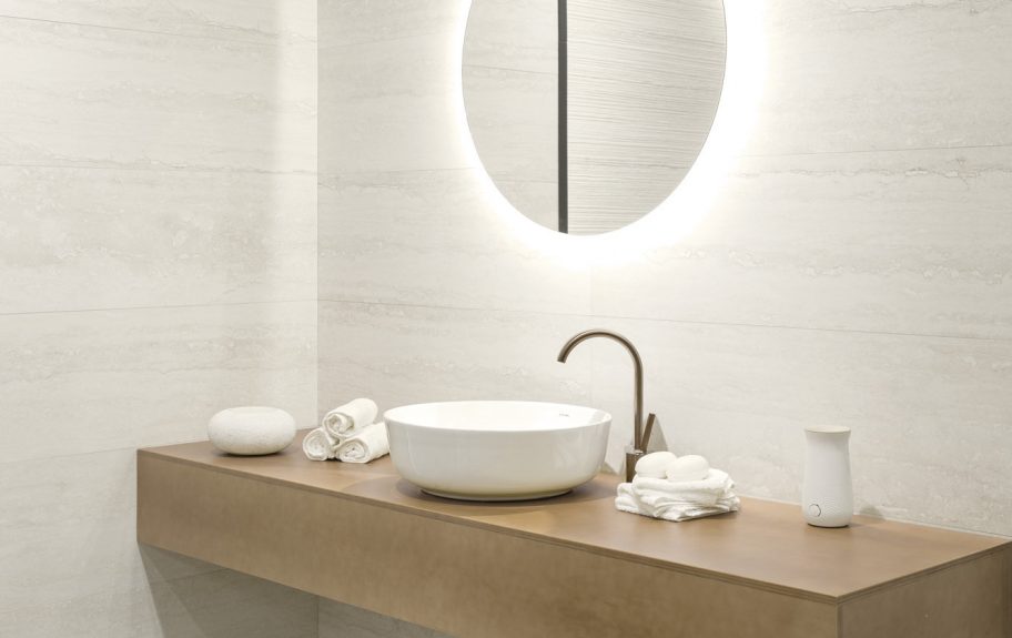 Cersaie22-Pure-Travertine-Ivory-Spa-amb02