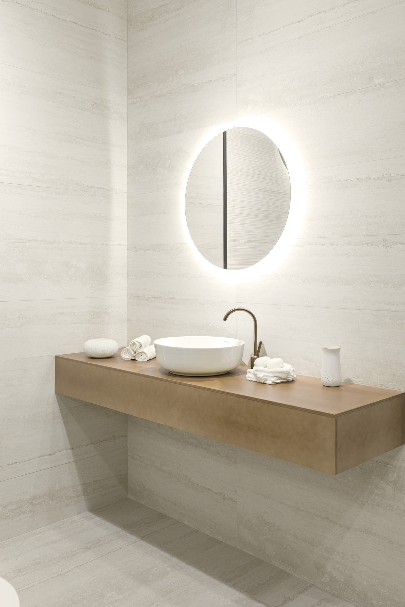 Cersaie22-Pure-Travertine-Ivory-Spa-amb02