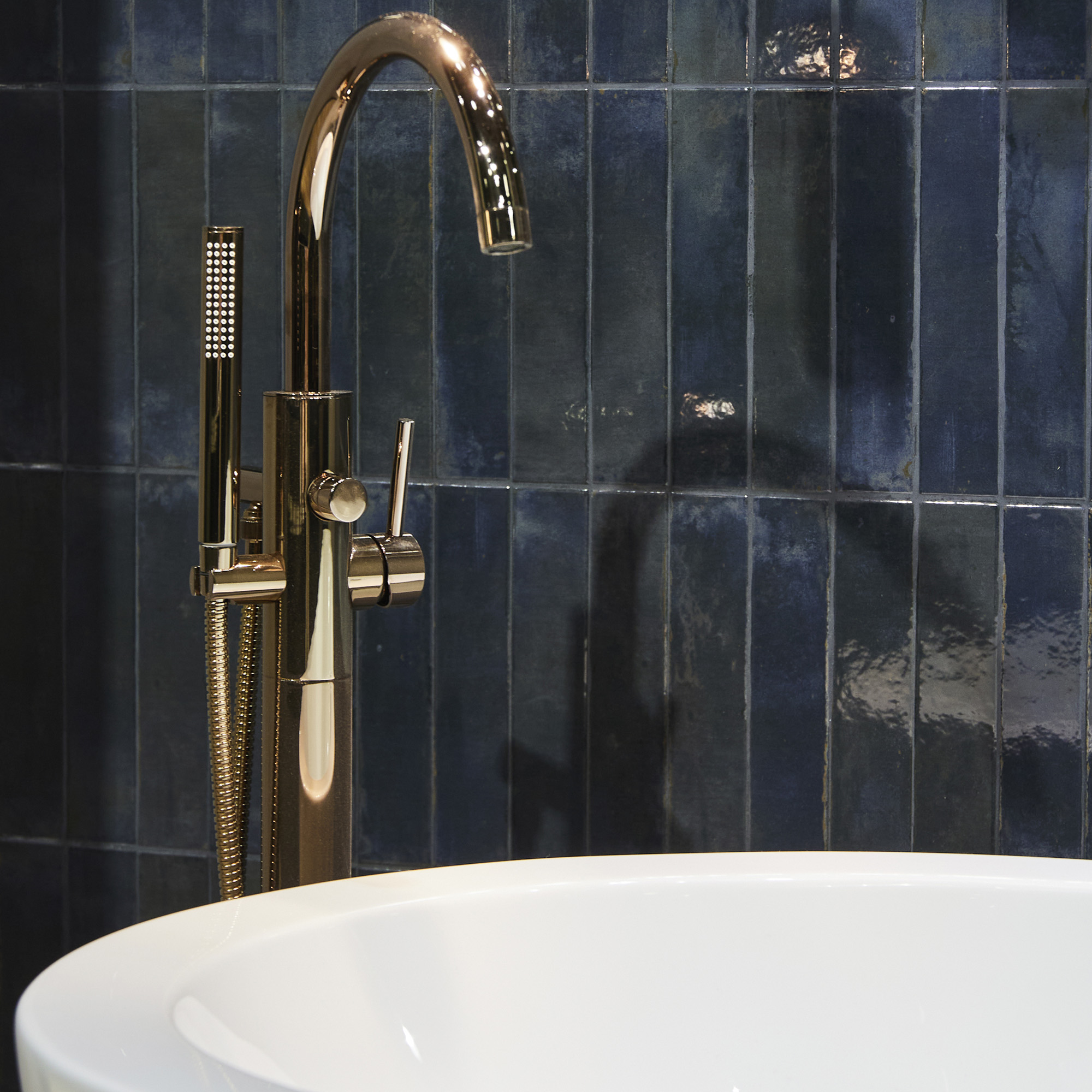 Cersaie-Raku-Blue-Cobalt-porm-0434