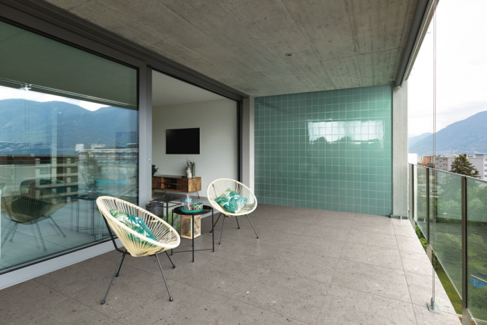 Mystic-Jade-Ebro-Light-Grey-Varanda-amb-BP1405-K6016R